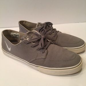 Nike | Braata Gray Canvas Sneaker
